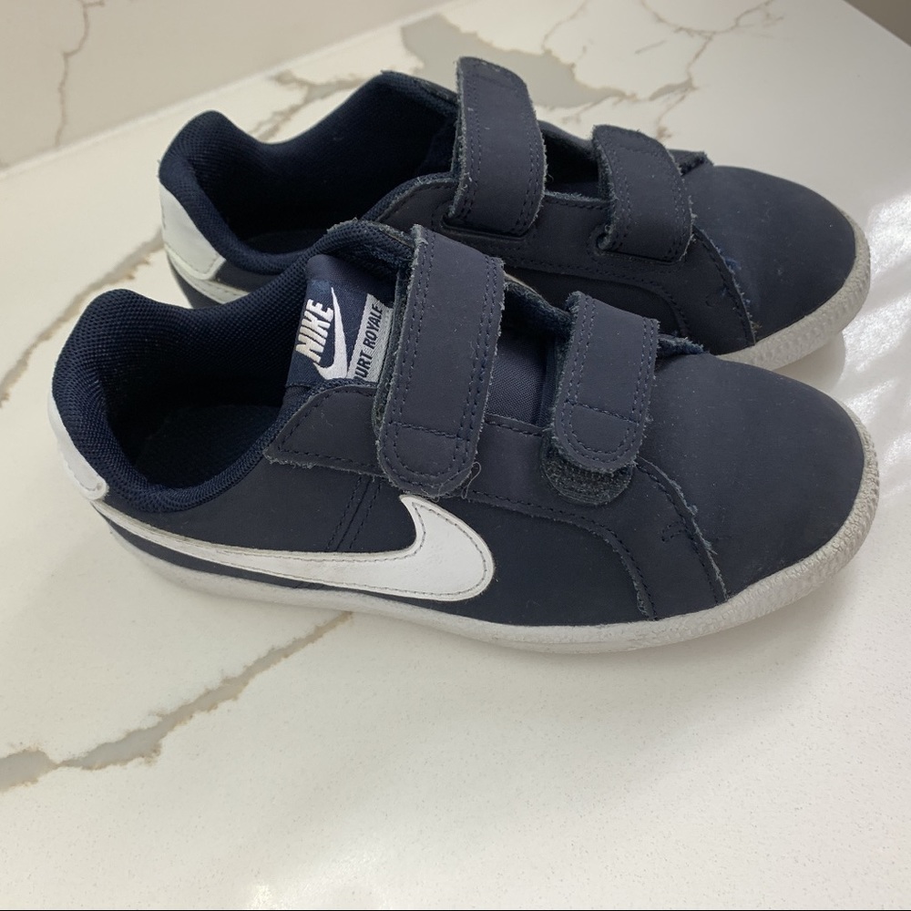 Boys Nike Sneaker size 11
